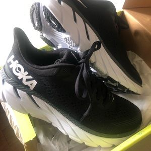 NIB Hoka One One Cliftons